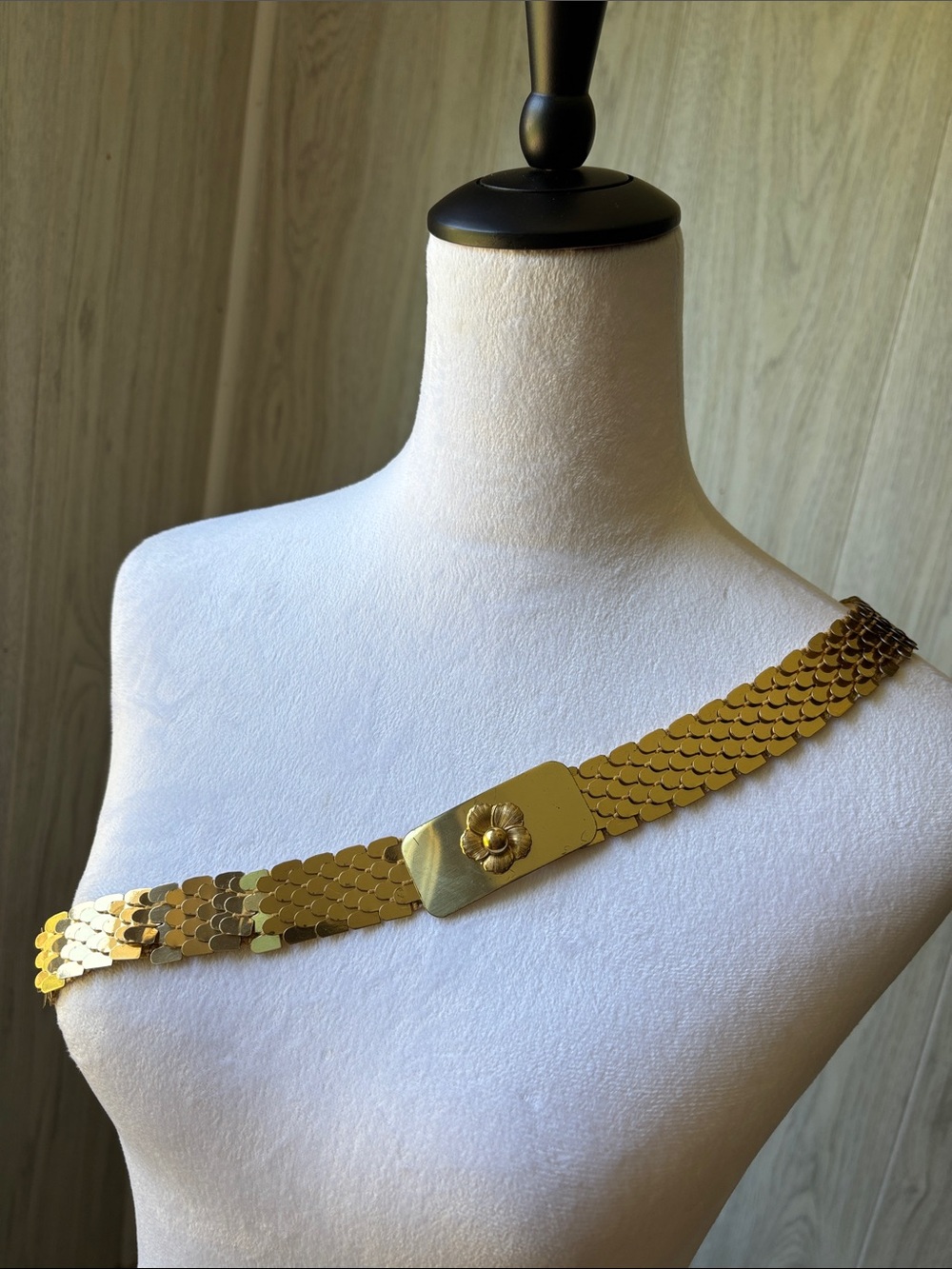 Vintage  80s Metallic Gold Mermaid Scale Elastic Stretch Belt Floral Clasp